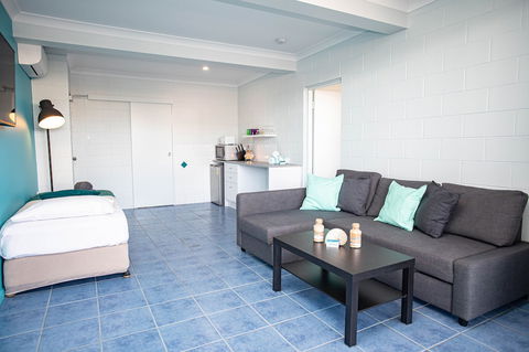 Airlie Sun & Sand Accommodation 2 - Accommodation Port Macquarie 1