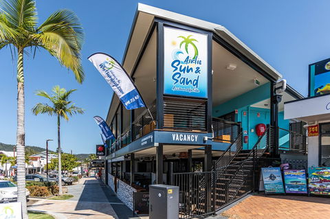 Airlie Sun & Sand Accommodation 3 - Accommodation Port Macquarie 1