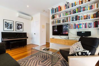 KIM 2BDR West Melbourne Apartment - Accommodation Port Macquarie 0