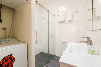 KIM 2BDR West Melbourne Apartment - Accommodation Port Macquarie 6