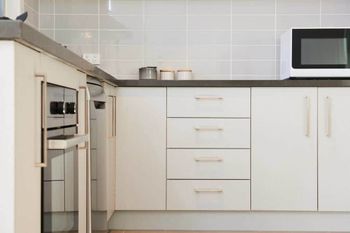 Chic Modern & Designer Apartment - Accommodation Port Macquarie 3