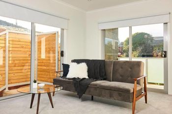 Chic Modern & Designer Apartment - Accommodation Port Macquarie 5