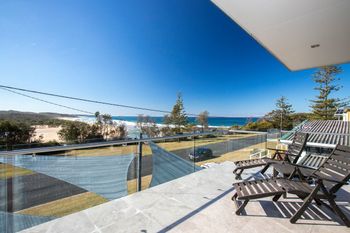 DOLPHIN VIEWS - Accommodation Port Macquarie 0