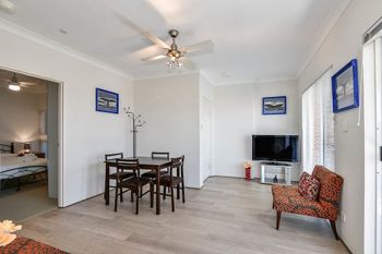 Renovated Apartment With Pool - Accommodation Port Macquarie 4