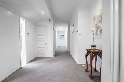 Lots Love Life Garden View Amazing Five Bedrooms - Accommodation Port Macquarie 2
