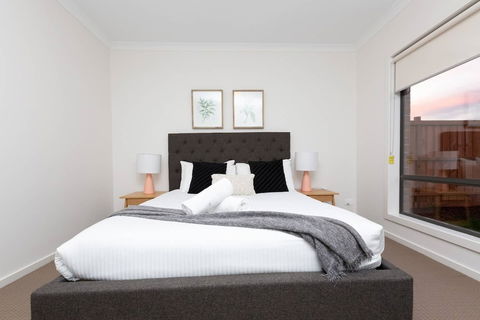 Resortstyle 4BR House With Parking@werribee - Accommodation Port Macquarie 2