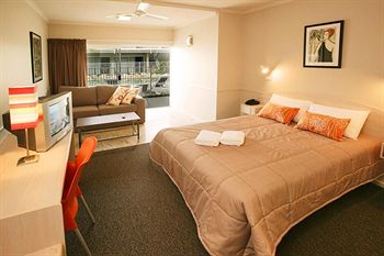 Discovery Cairns - Accommodation Port Macquarie 3
