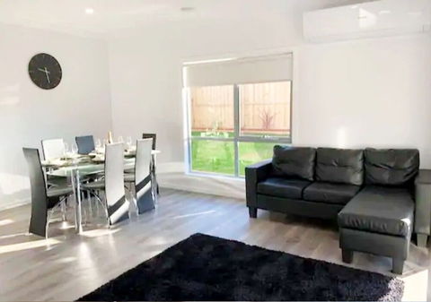 Brand New Home - 10min To Beach & Torquay - Accommodation Port Macquarie 2