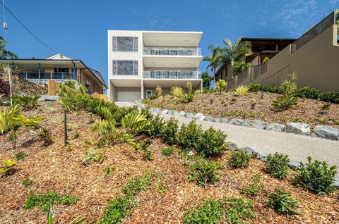 Sur La Mer Four Bedroom - Accommodation Port Macquarie 0