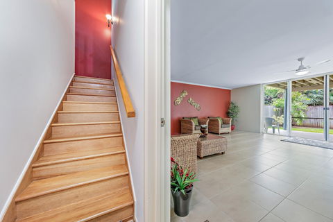 Bay Breezes - Cannonvale - Accommodation Port Macquarie 2