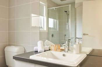 Sleek & Spacious Flat - Accommodation Port Macquarie 1