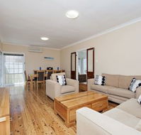 Longboard 11 Boulder Bay Road - Accommodation Port Macquarie