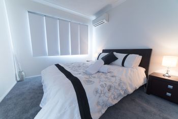 1 Bedroom Gold Coast Beachside Apt W AC + Parking - Accommodation Port Macquarie 2