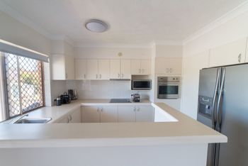 1 Bedroom Gold Coast Beachside Apt W AC + Parking - Accommodation Port Macquarie 1