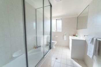 1 Bedroom Gold Coast Beachside Apt W AC + Parking - Accommodation Port Macquarie 5