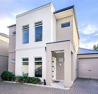 Modern Seaside Sanctuary - Accommodation Port Macquarie