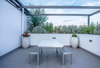 Vibrant City Pad - Accommodation Port Macquarie 6