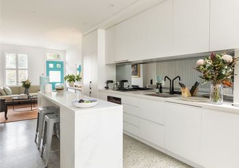 Stunning Executive Home In Glebe - Accommodation Port Macquarie 3