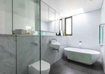 Stunning Executive Home In Glebe - Accommodation Port Macquarie 4