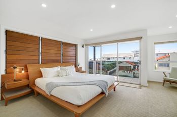 Surf Side Apartments - Accommodation Port Macquarie 2