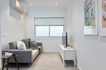 Open & Flowy 1 Bedroom Apartment In Chadstone - Accommodation Port Macquarie 0
