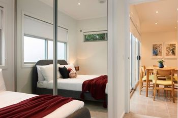 Open & Flowy 1 Bedroom Apartment In Chadstone - Accommodation Port Macquarie 4