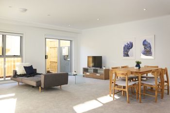 Spacious & Bright 1 Bedroom Apartment - Accommodation Port Macquarie 0