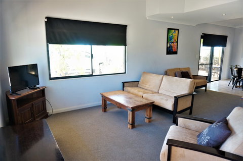 Ningaloo Breeze Villa 10 - Accommodation Port Macquarie 3