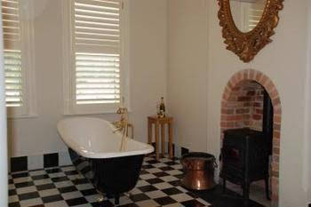 Heritage Retreat - Accommodation Port Macquarie 3