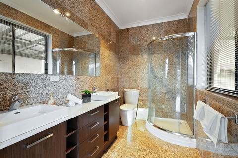 Villa De Marseilles - Melbourne - Accommodation Port Macquarie 2