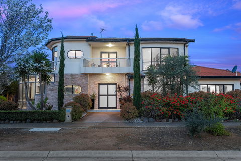Villa De Marseilles - Melbourne - Accommodation Port Macquarie 0