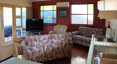 Anchlia Waterfront Cottage - Accommodation Port Macquarie 1