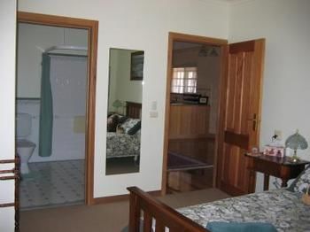 Buttercup Cottage & Private Apartment - Accommodation Port Macquarie 4