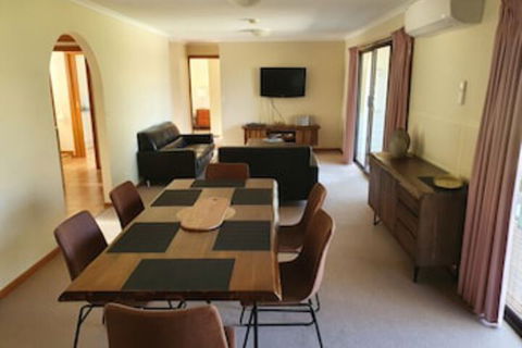 Annies Holiday Units - Accommodation Port Macquarie 0