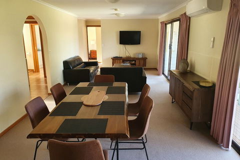 Annies Holiday Units - Accommodation Port Macquarie 1