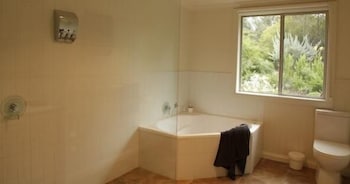 Wombat Hills Cottages - Accommodation Port Macquarie 6
