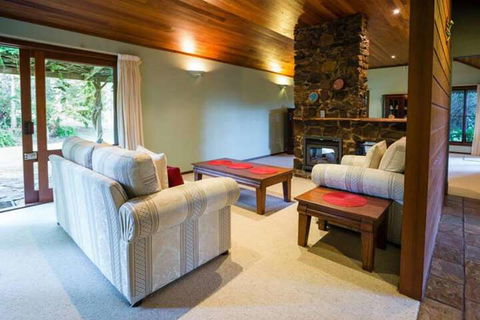 Mt Glorious Getaways - Accommodation Port Macquarie 1