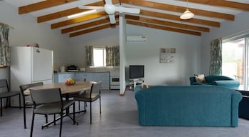 Cervantes Holiday Homes - Accommodation Port Macquarie 4