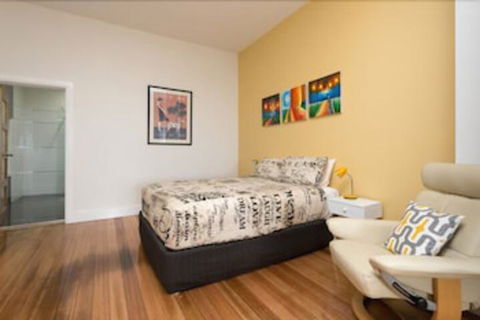 Penguin Waterfront Escape - Accommodation Port Macquarie 3