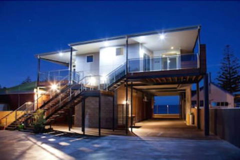 Penguin Waterfront Escape - Accommodation Port Macquarie 1