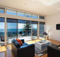 Penguin Waterfront Escape - Accommodation Port Macquarie
