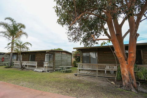 Lazy Acre Log Cabins - Accommodation Port Macquarie 7