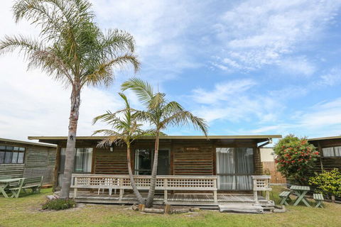 Lazy Acre Log Cabins - Accommodation Port Macquarie 3