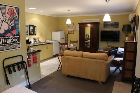 Ivy On Glenelg - Accommodation Port Macquarie 3