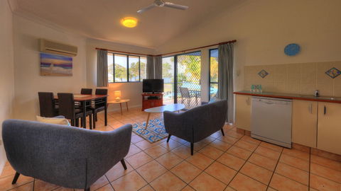 Dolphin Waters Tin Can Bay - Accommodation Port Macquarie 6