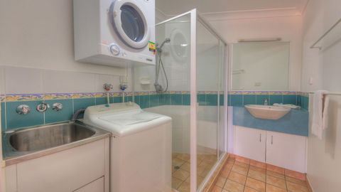 Dolphin Waters Tin Can Bay - Accommodation Port Macquarie 4