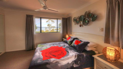 Dolphin Waters Tin Can Bay - Accommodation Port Macquarie 5