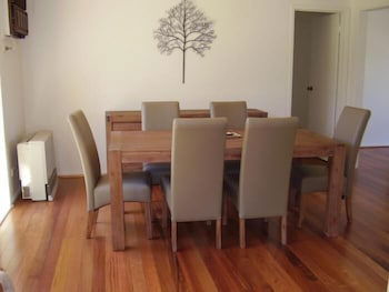 Yarra Glen Racecourse Apartments - Accommodation Port Macquarie 3