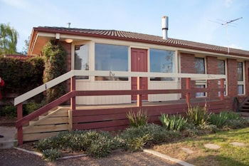 Yarra Glen Racecourse Apartments - Accommodation Port Macquarie 0