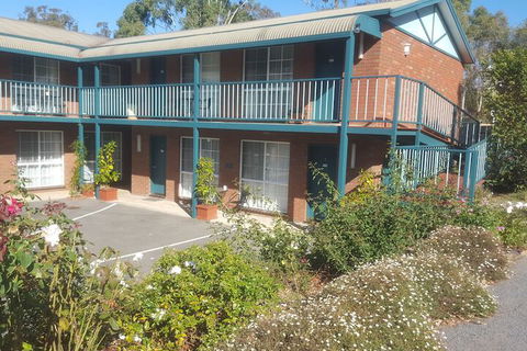 Hepburn Springs Motor Inn - Accommodation Port Macquarie 2
